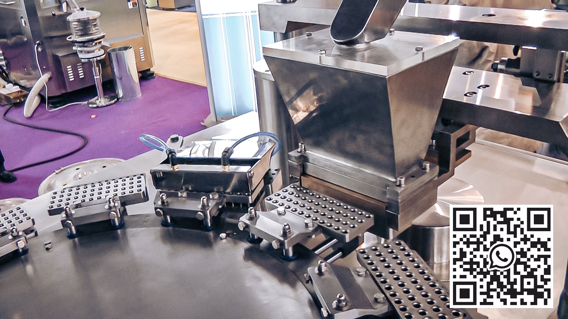 Automatic capsule equipment for hard gelatin capsules in pharmaceutical production
