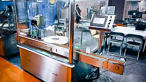 Automatic equipment for bottling and capping of plastic bottles