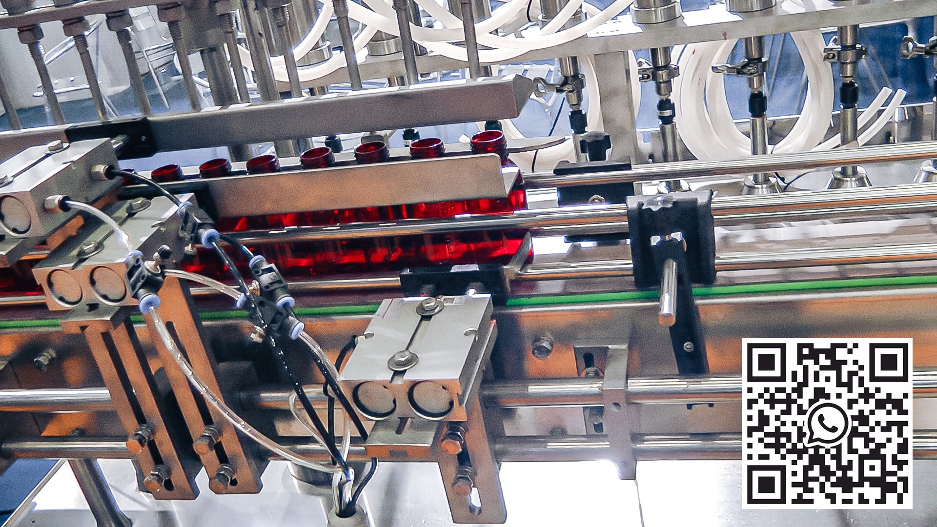 Automatic equipment for bottling and capping of plastic bottles with medicine