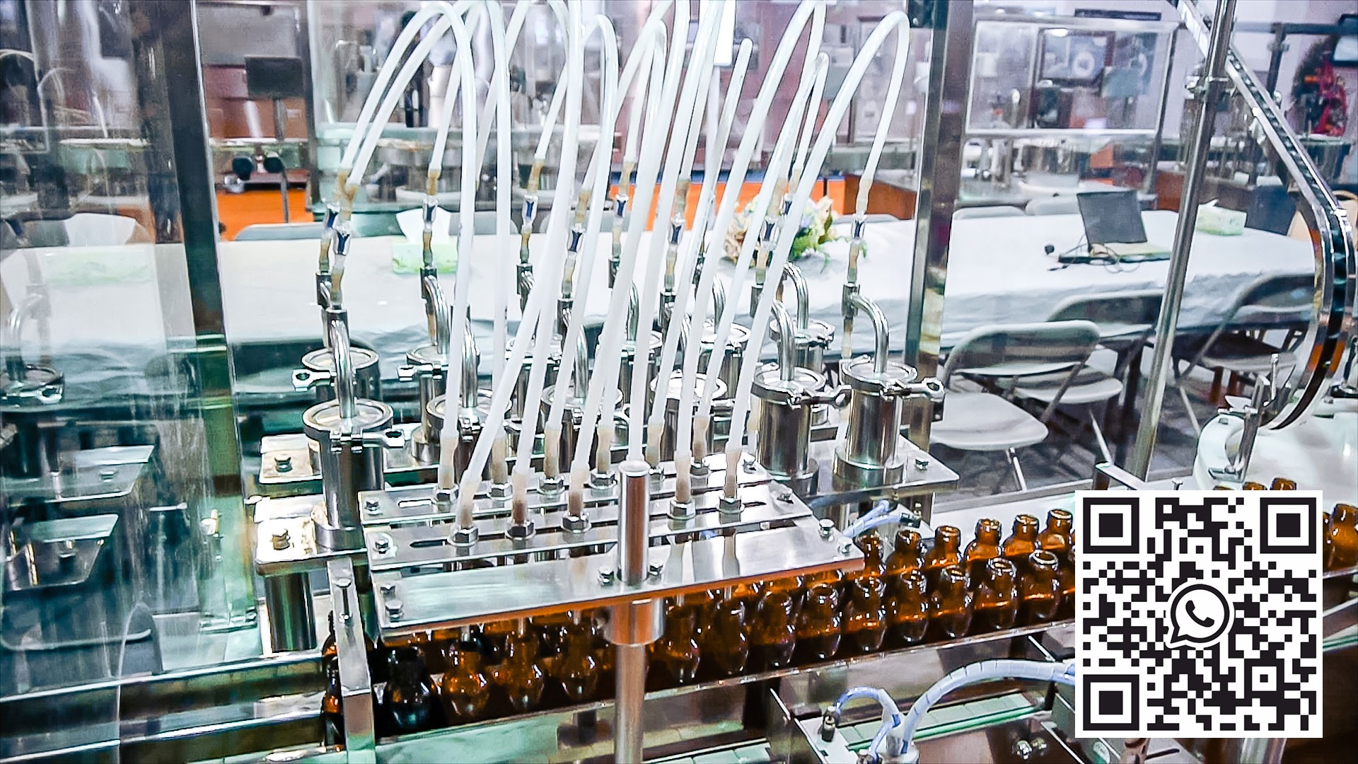 Automatic equipment for bottling medicine liquid in glass bottles and capping