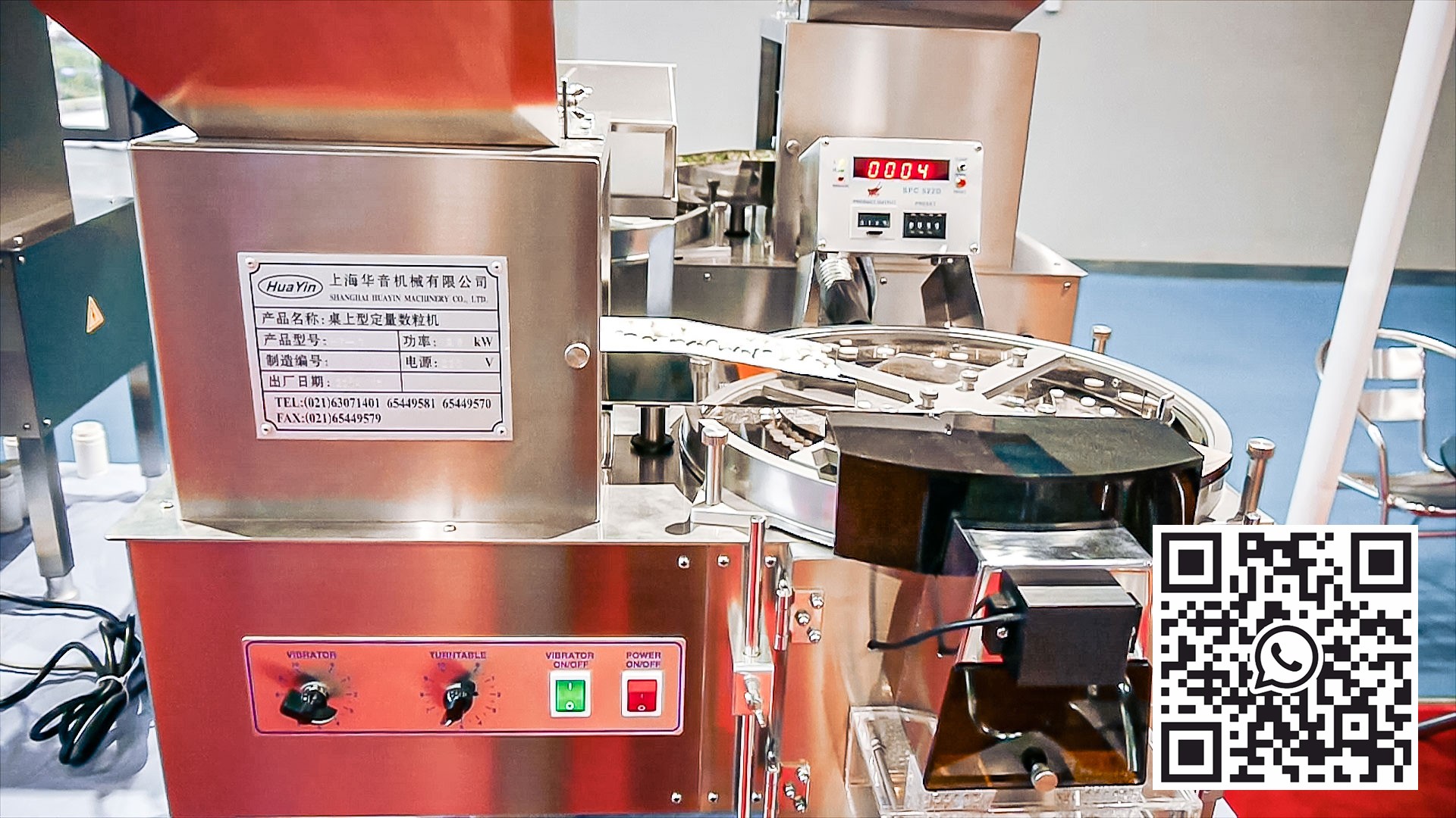 Automatic equipment for counting and packing of gelatin capsules into bottles