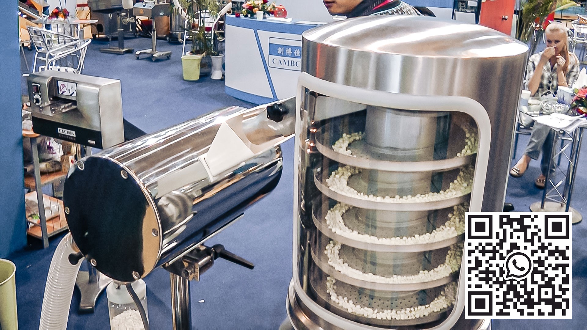 Automatic equipment for dedusting and polishing of tablets in pharmaceutical production