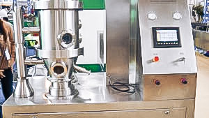 Automatic equipment for drying and granulation of powder in fluidized bed pharmaceutical production