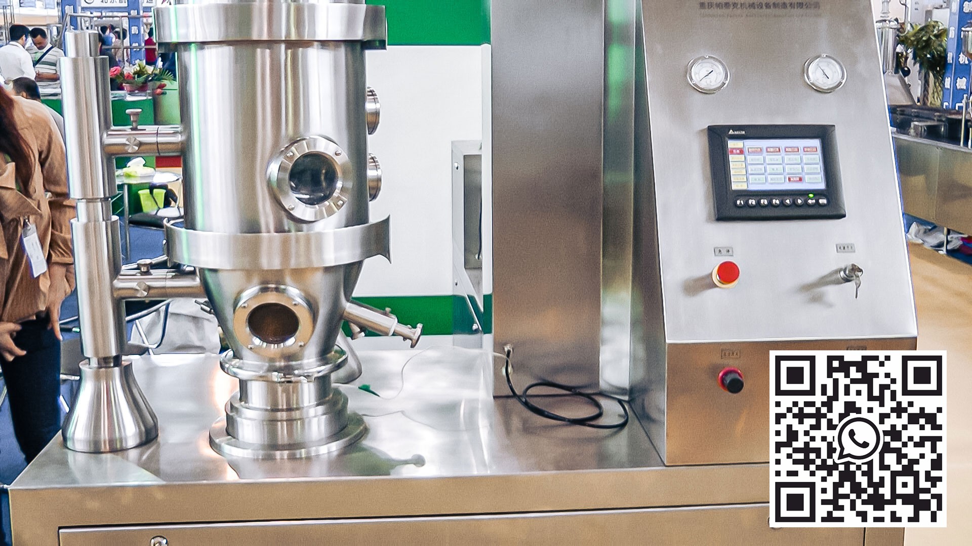 Automatic equipment for drying and granulation of powder in fluidized bed pharmaceutical production