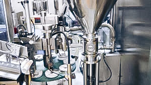 Automatic equipment for filling and sealing of cream in plastic tubes of pharmaceutical production