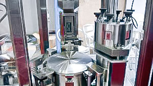 Automatic equipment for filling hard gelatine capsules with powder Europe
