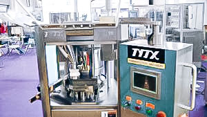 Automatic equipment for manufacturing high quality tablets in pharmaceutical production
