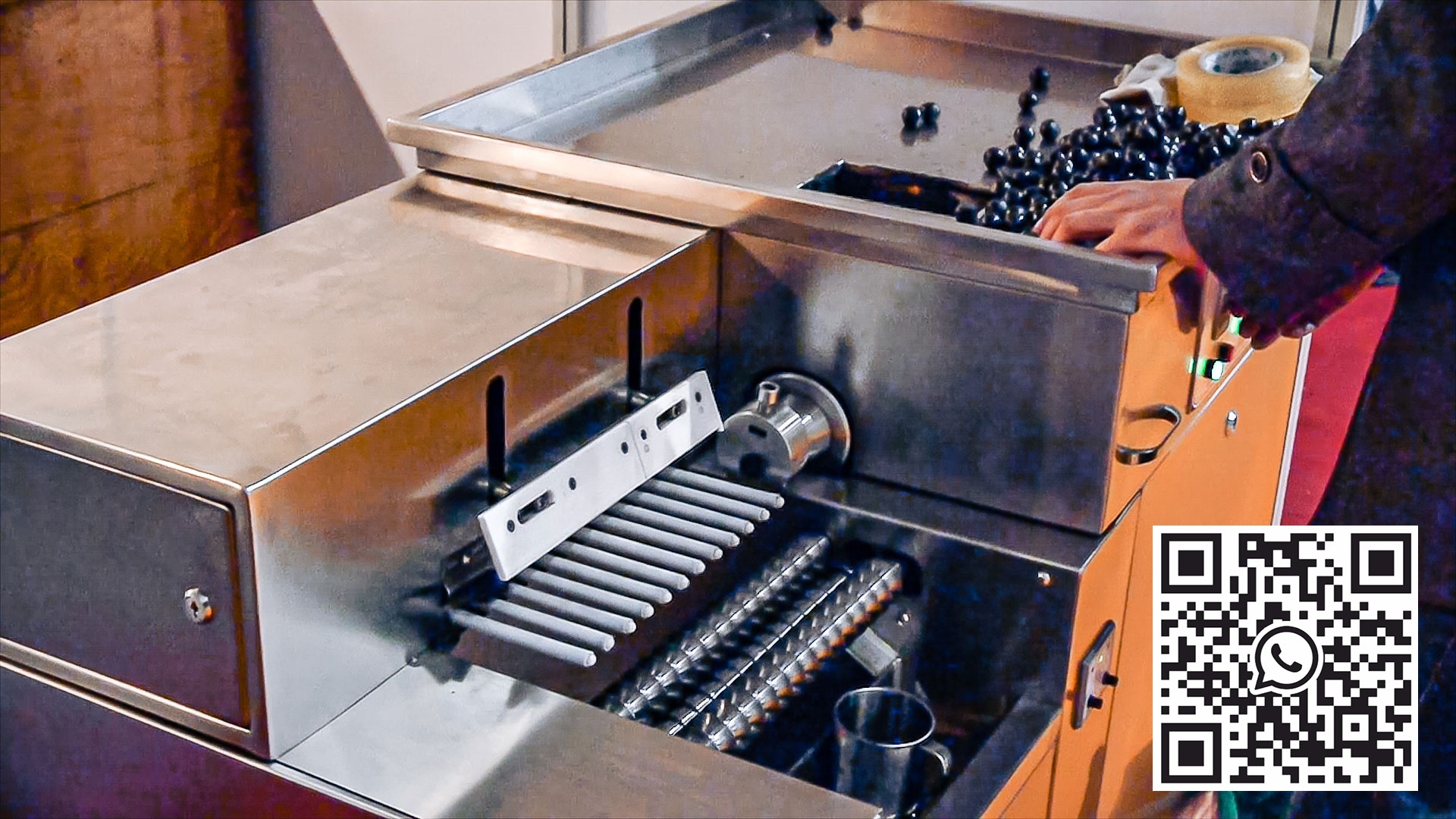 Automatic equipment for manufacturing soft balls from medical raw materials