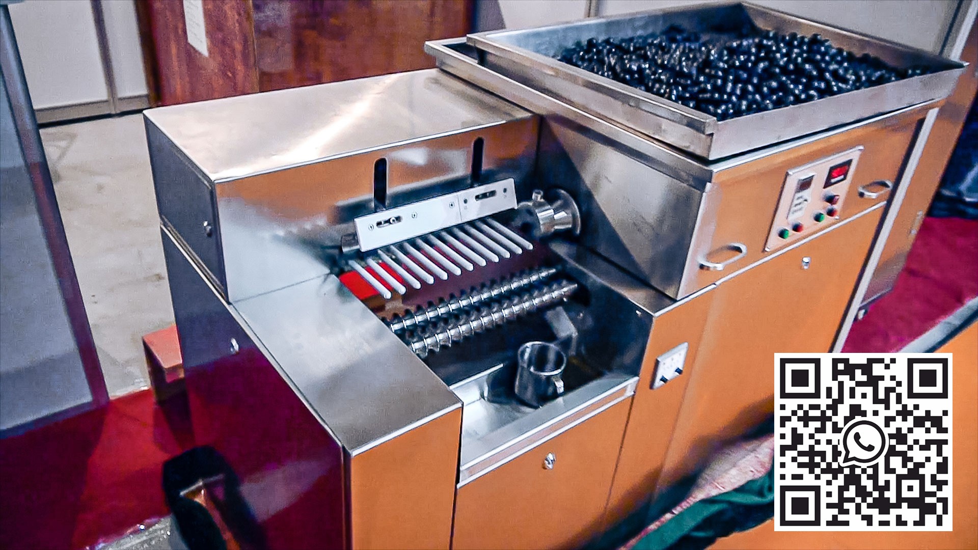 Automatic equipment for manufacturing soft medical balls