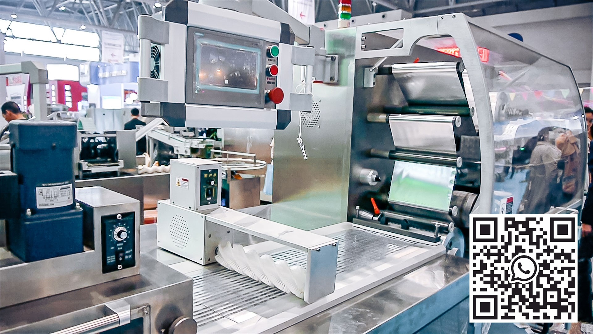 Automatic equipment for packing tablets and gelatin capsules in PVC blisters