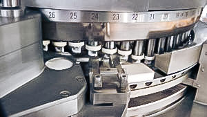 Automatic equipment for powder pressing into tablets in pharmaceutical production