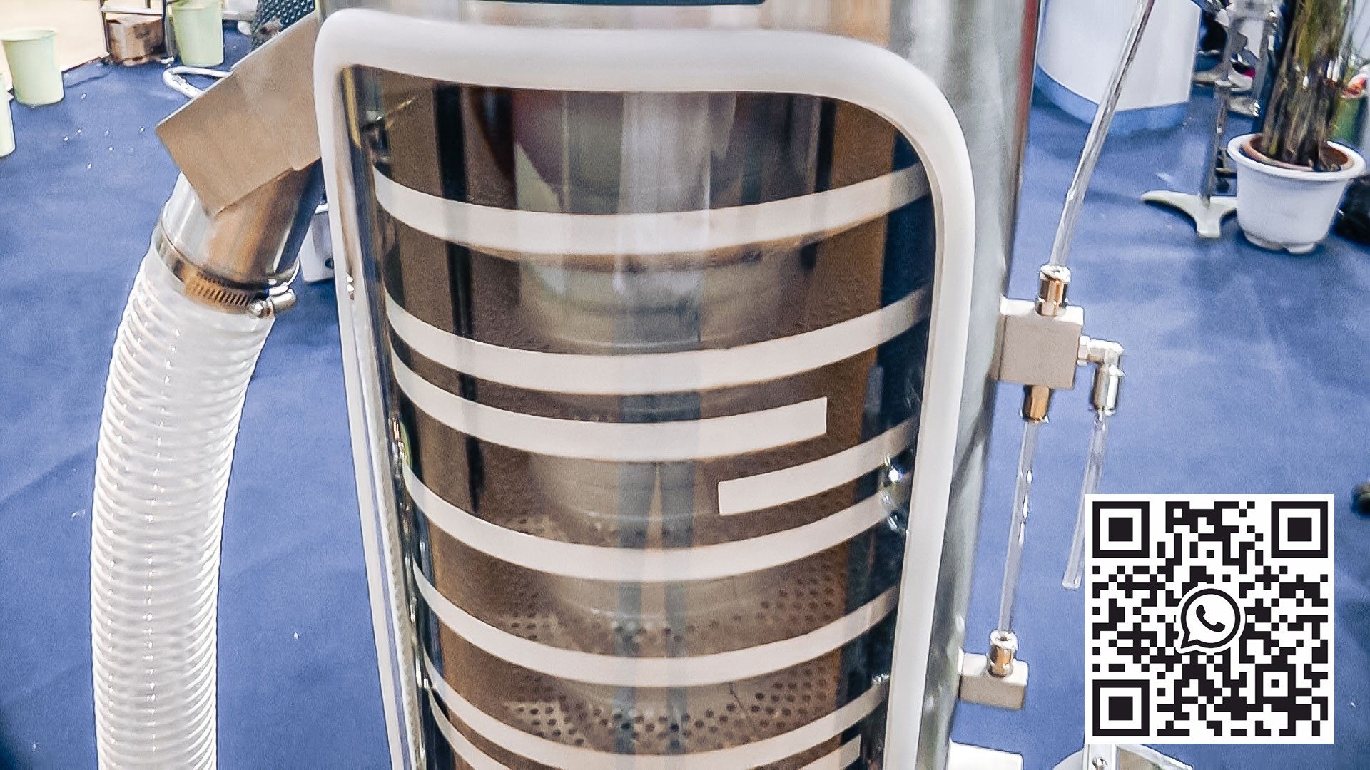 Automatic equipment for tablet polishing and dusting pharmaceutical production
