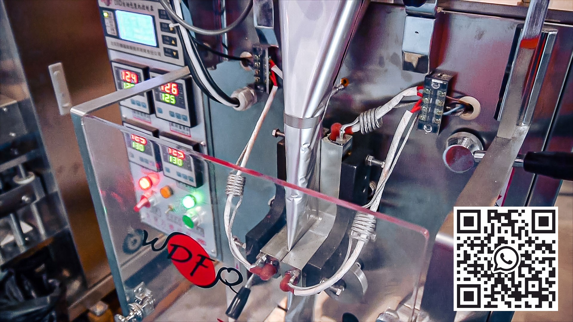 Automatic powder filling equipment in pillow bag