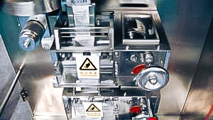 Automatic blister machine equipment in pharmaceutical production