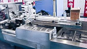 Automatic blister packaging equipment in cardboard boxes in pharmaceutical production