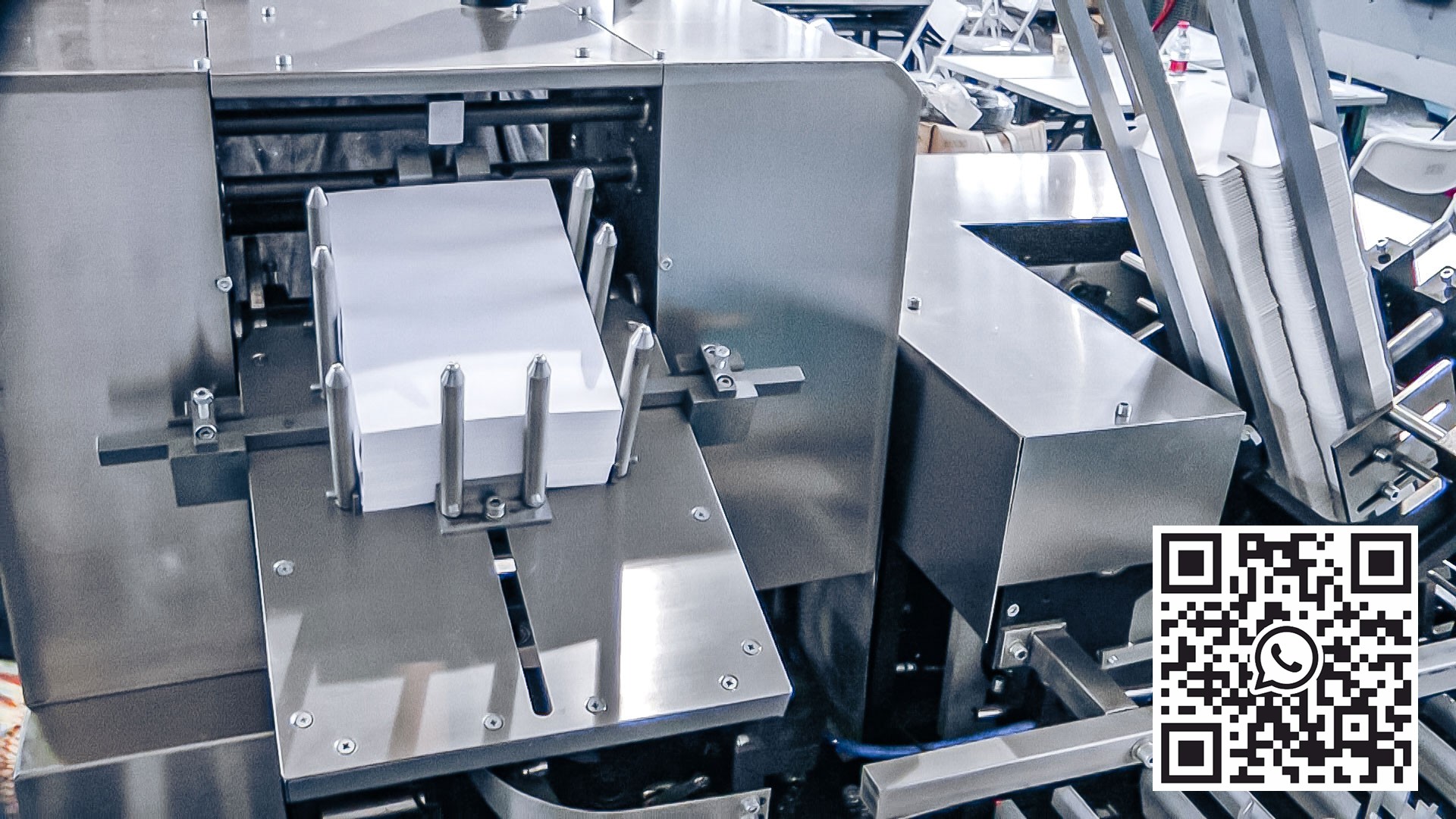 Automatic equipment cardboard machine penicillin bottles in pharmaceutical production