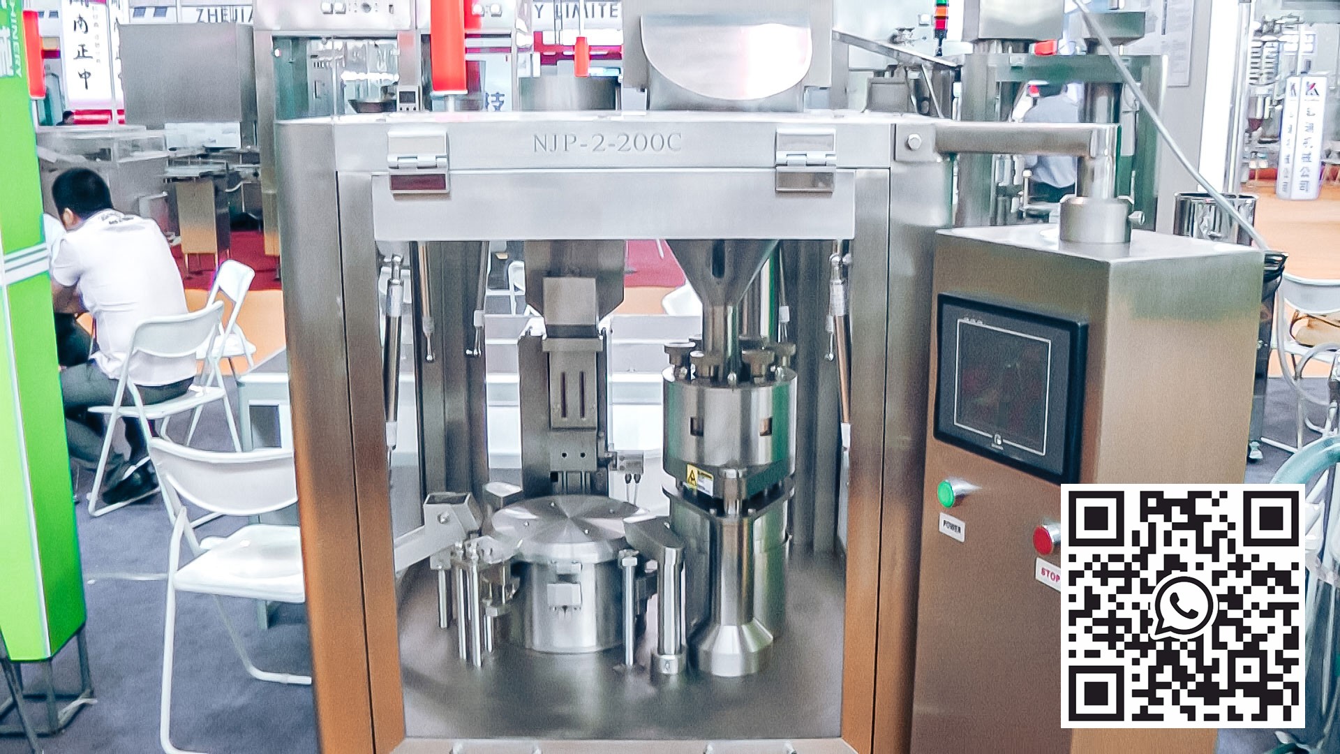 Automatic equipment for filling hard gelatin capsules with powder in pharmaceutical production
