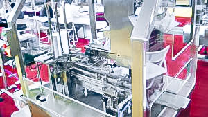 Automatic equipment for packaging in blister cartons with tablets in pharmaceutical production