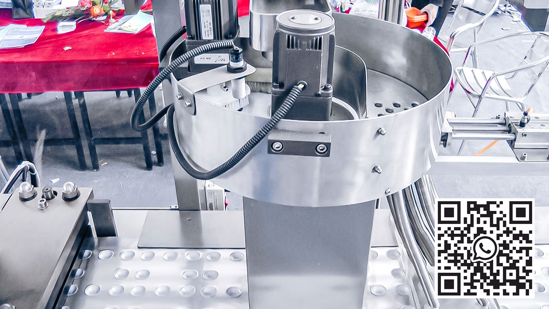 Automatic equipment for packing oval tablets into aluminum blisters in pharmaceutical production