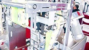 Automatic equipment for packing powders and granules into plastic bags in pharmaceutical production Brazil