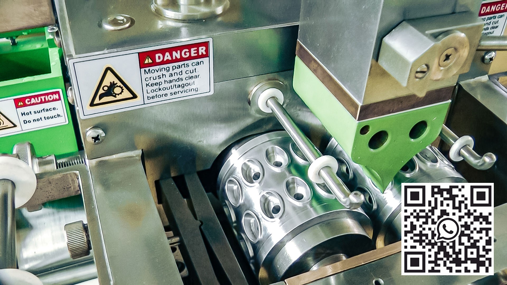 Automatic equipment for production of soft gel capsules with oil in pharmaceutical production