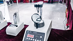 Automatic equipment for quality testing of tablets and capsules in pharmaceutical production