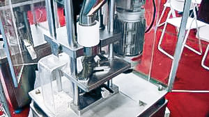 Automatic equipment to make tablets using tablet press in pharmaceutical production