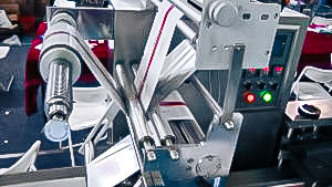 Automatic flopack packaging equipment in pharmaceutical production