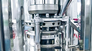 Automatic powder pressing equipment for tablet production in pharmaceutical production