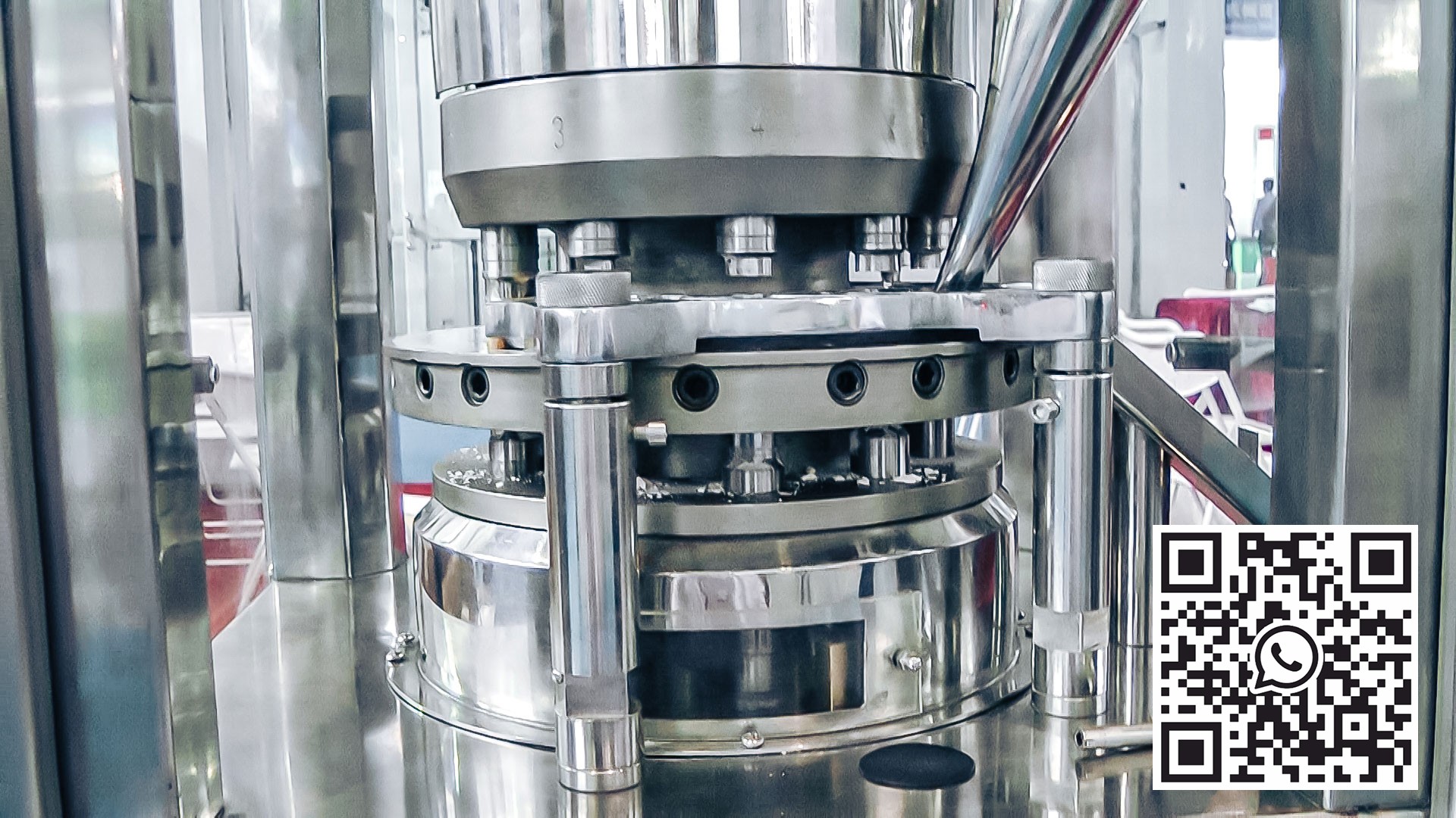 Automatic powder pressing equipment for tablet production in pharmaceutical production