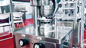 Automatic powder pressing equipment for tablets production in pharmaceutical production