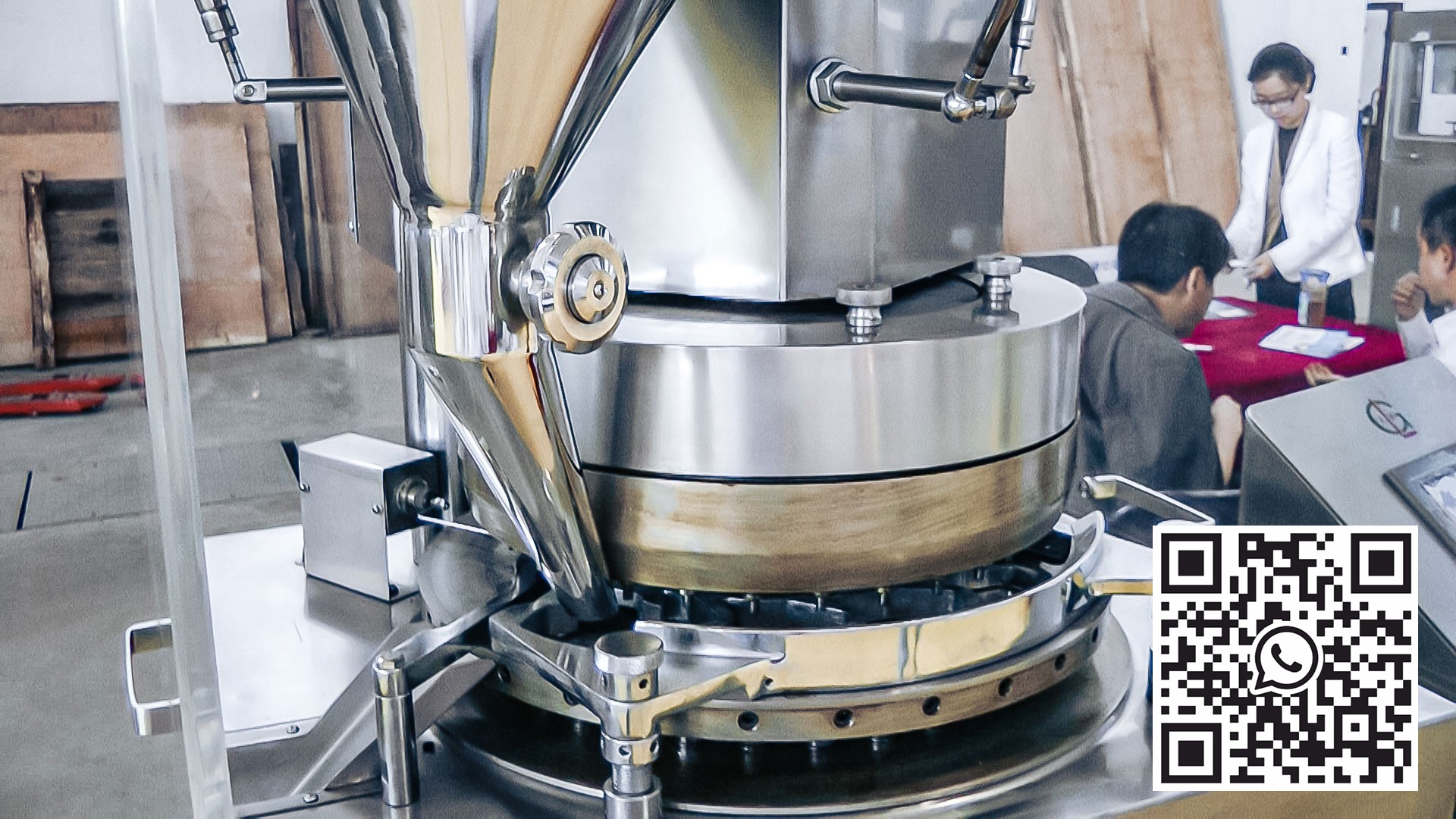 Automatic speed tablet pressing equipment in pharmaceutical production